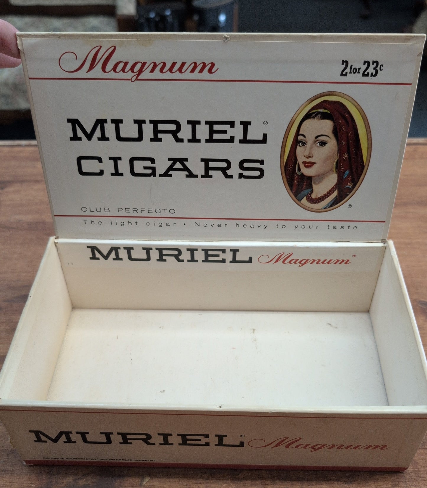 Muriel cigar box