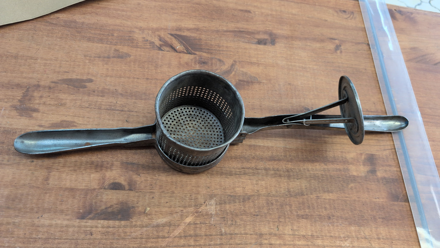 Metal Kitchen Press/Strainer for Druits and Vegetables