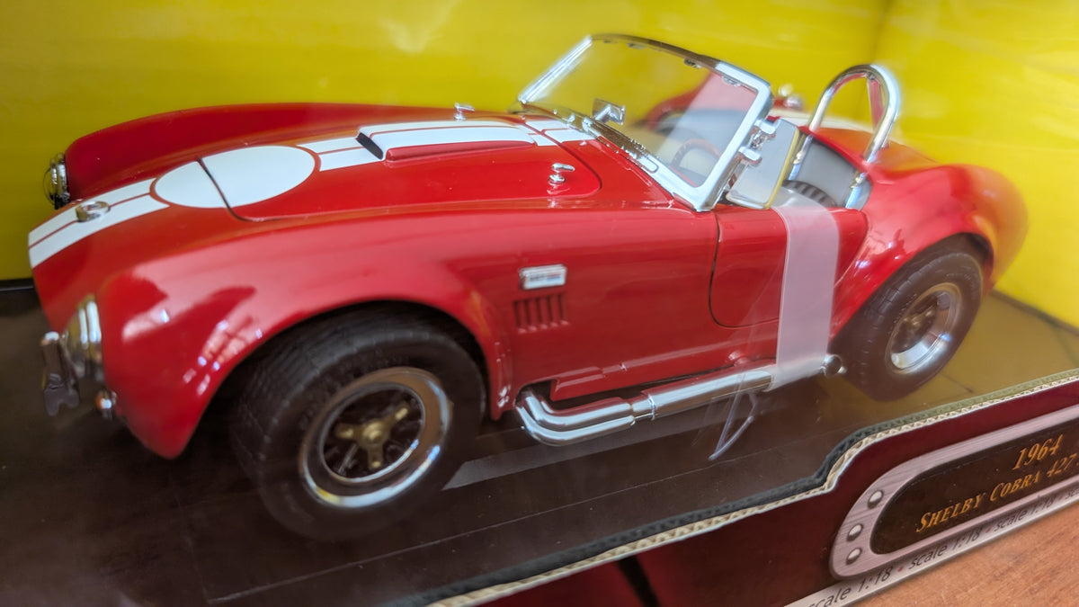 Road Signature Deluxe Edition 1:18 Scale Diecast 1963 Shelby Cobra 427 S/C