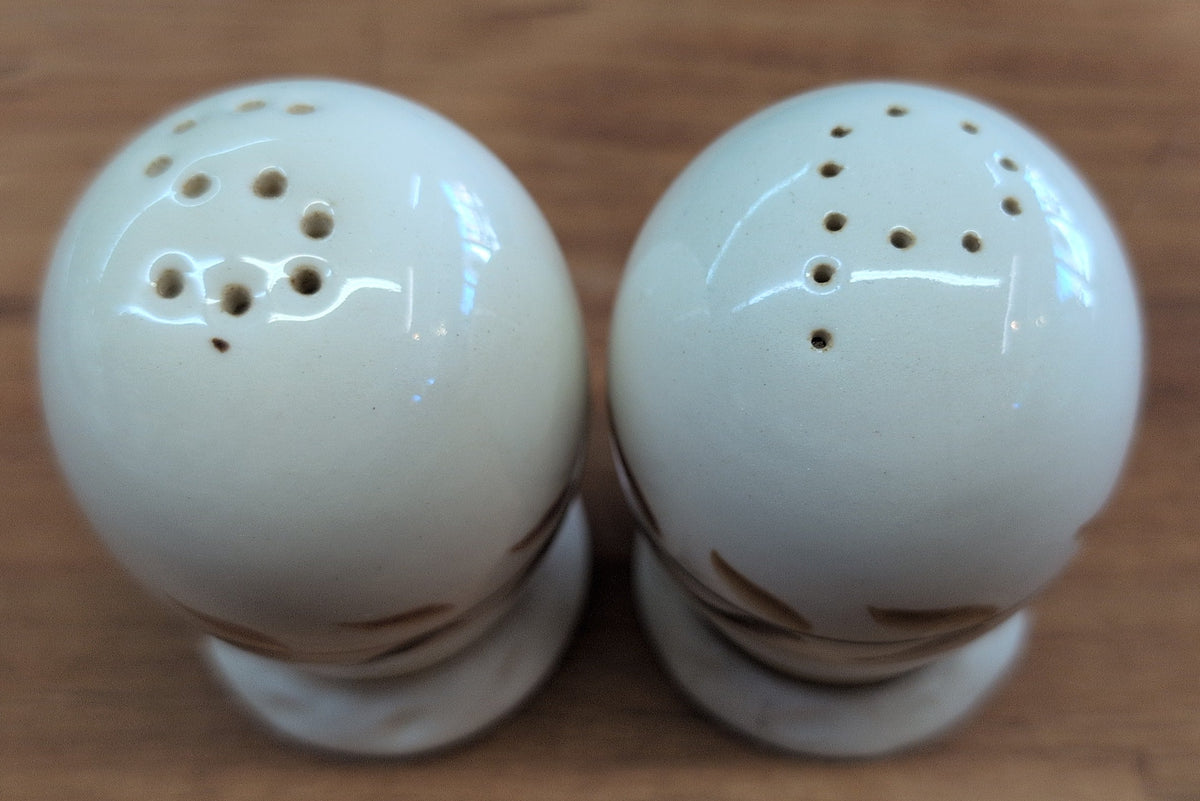 Vernon Kilns 'Arcadia' salt and pepper shaker set. Made in USA